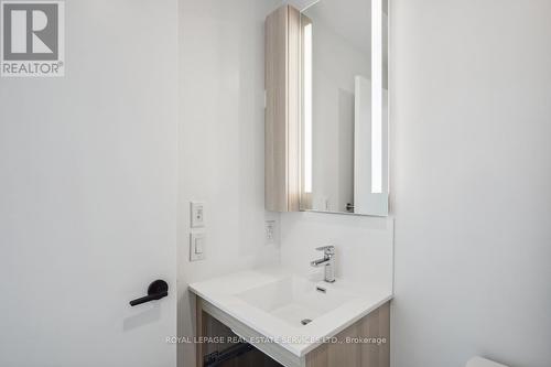 1217 - 220 Missinnihe Way, Mississauga, ON - Indoor Photo Showing Bathroom