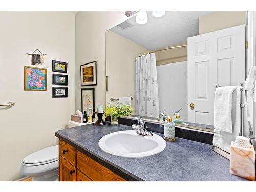 311 Dugan Street, Creston, BC - Indoor Photo Showing Bathroom