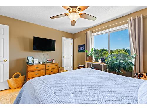 311 Dugan Street, Creston, BC - Indoor Photo Showing Bedroom