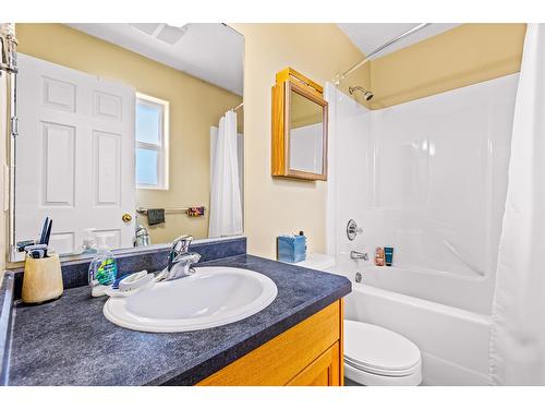 311 Dugan Street, Creston, BC - Indoor Photo Showing Bathroom