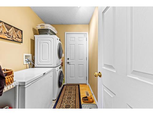 311 Dugan Street, Creston, BC - Indoor Photo Showing Laundry Room