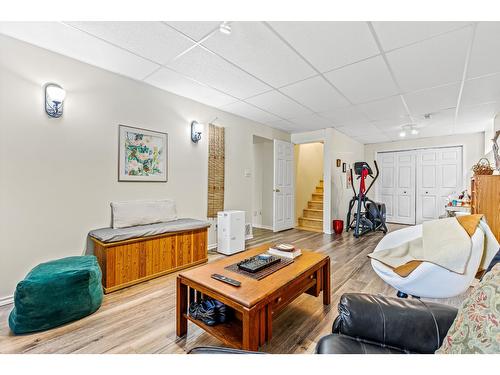 311 Dugan Street, Creston, BC - Indoor Photo Showing Living Room