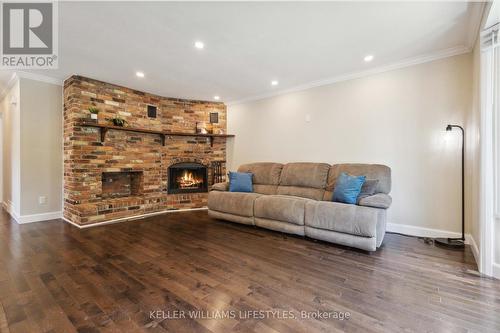 83 Stroud Crescent, London, ON - Indoor Photo Showing Living Room With Fireplace