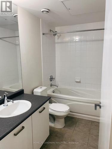 407 - 832 Bay Street, Toronto, ON - Indoor Photo Showing Bathroom