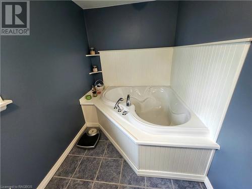 234 Shadywood Crescent, Point Clark, ON - Indoor Photo Showing Bathroom