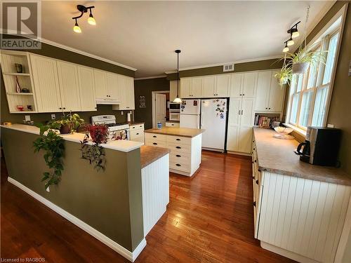 234 Shadywood Crescent, Point Clark, ON - Indoor Photo Showing Kitchen