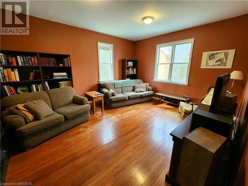 234 Shadywood Crescent, Point Clark, ON - Indoor Photo Showing Living Room