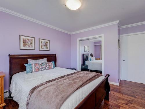 438 Burnside Rd West, Saanich, BC - Indoor Photo Showing Bedroom