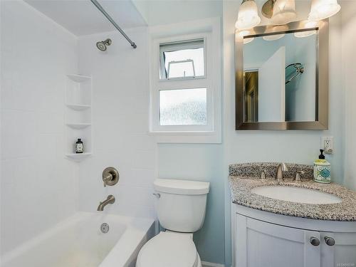 438 Burnside Rd West, Saanich, BC - Indoor Photo Showing Bathroom