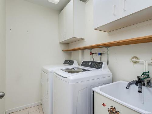 438 Burnside Rd West, Saanich, BC - Indoor Photo Showing Laundry Room