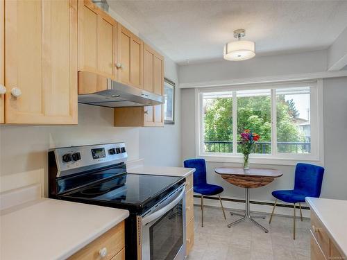 438 Burnside Rd West, Saanich, BC - Indoor Photo Showing Kitchen