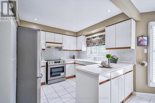 345 Manhattan Drive S, Markham, ON - Indoor Photo Showing Kitchen