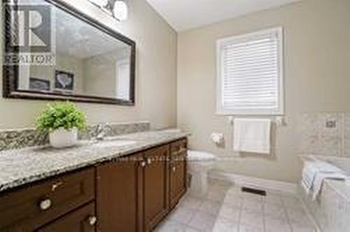 Upper - 7177 Village Walk E, Mississauga, ON - Indoor Photo Showing Bathroom