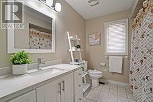 Upper - 7177 Village Walk E, Mississauga, ON - Indoor Photo Showing Bathroom