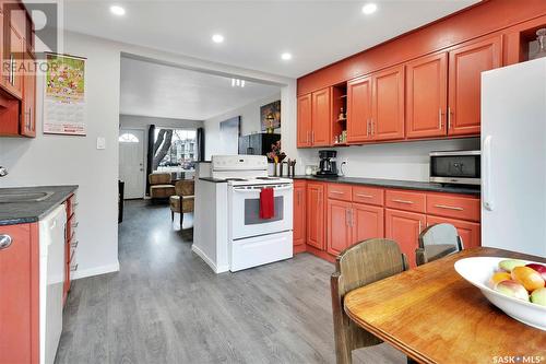 1051 Elliott Street, Regina, SK - Indoor Photo Showing Kitchen