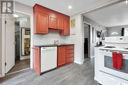 1051 Elliott Street, Regina, SK - Indoor Photo Showing Kitchen