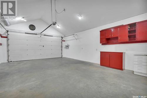 1051 Elliott Street, Regina, SK - Indoor Photo Showing Garage