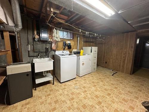 320 Leland Avenue S, Thunder Bay, ON - Indoor Photo Showing Laundry Room