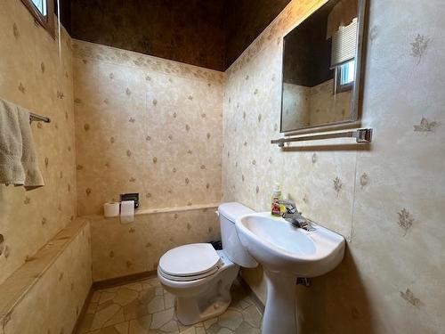 320 Leland Avenue S, Thunder Bay, ON - Indoor Photo Showing Bathroom