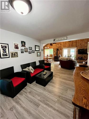 31 Hwy 546, Iron Bridge, ON - Indoor Photo Showing Living Room