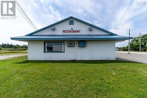 8946 Highway 1, Meteghan River, NS 