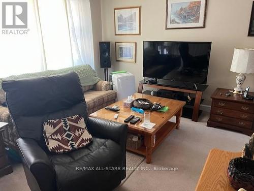 25 - 115 Mary Street, Kawartha Lakes, ON - Indoor Photo Showing Living Room