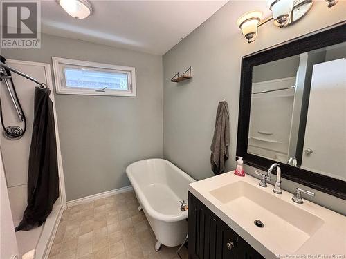 34 Rosedale Drive, Hartland, NB - Indoor Photo Showing Bathroom