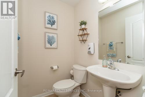 39 Vanhorne Close, Brampton, ON - Indoor Photo Showing Bathroom