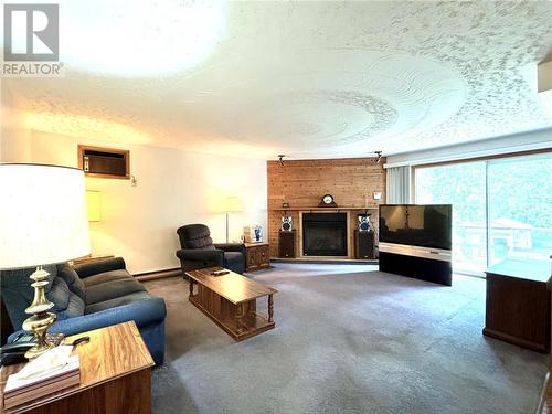 330 Chippewa W, North Bay, ON - Indoor Photo Showing Living Room With Fireplace