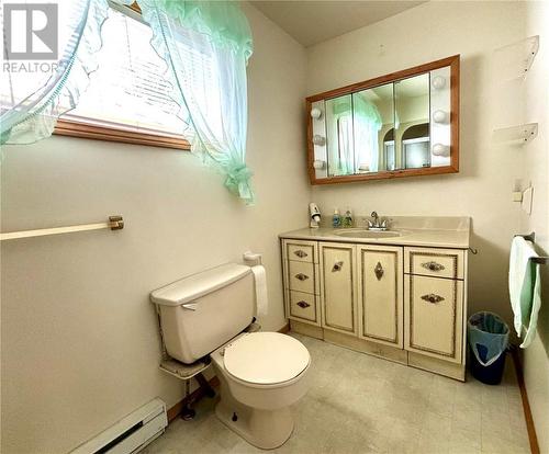 330 Chippewa, North Bay, ON - Indoor Photo Showing Bathroom
