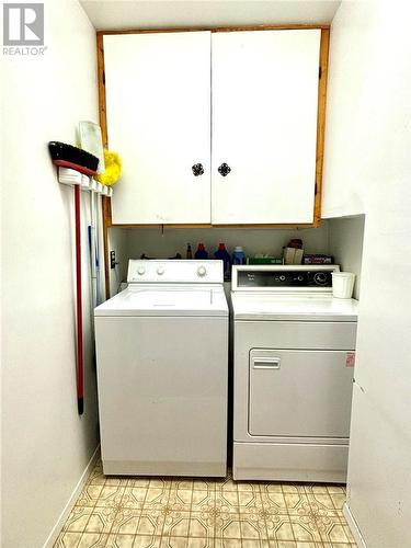 330 Chippewa, North Bay, ON - Indoor Photo Showing Laundry Room