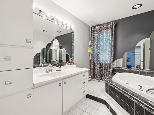 Bathroom - 774 Rue René-Lévesque, Gatineau (Buckingham), QC - Indoor Photo Showing Bathroom