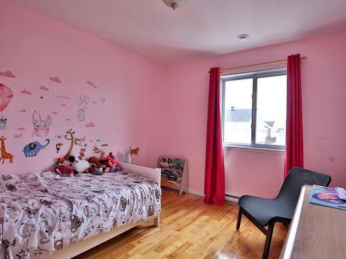 Chambre Ã Â coucher - 5306 Rue Pascal, Longueuil (Saint-Hubert), QC - Indoor Photo Showing Bedroom