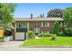 11 IMPALA Crescent  Ottawa, ON K1V 9B7