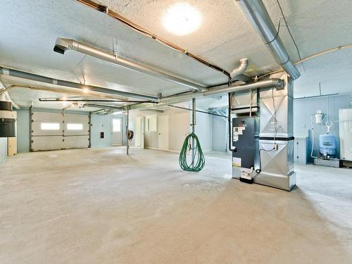Basement - 336 Ch. Des Chalets, Coaticook, QC - Indoor Photo Showing Garage