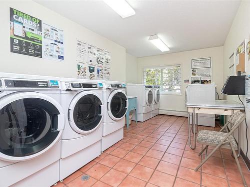 307-1235 Johnson St, Victoria, BC - Indoor Photo Showing Laundry Room