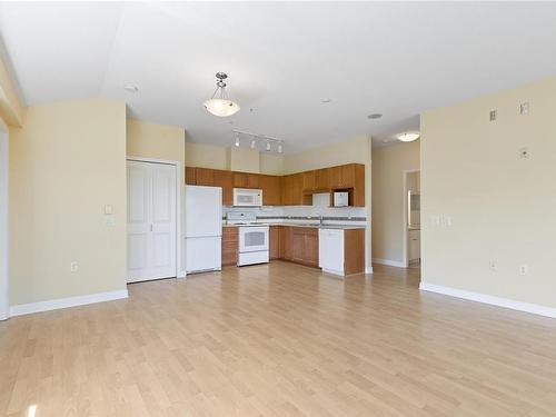 414-650 Berwick Rd North, Qualicum Beach, BC - Indoor Photo Showing Kitchen