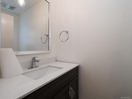 A-2511 Vancouver St, Victoria, BC - Indoor Photo Showing Bathroom