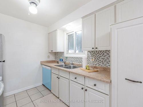 20 Flint Dr, Kitchener, ON - Indoor Photo Showing Kitchen With Double Sink