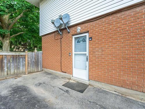 20 Flint Dr, Kitchener, ON - Outdoor With Exterior