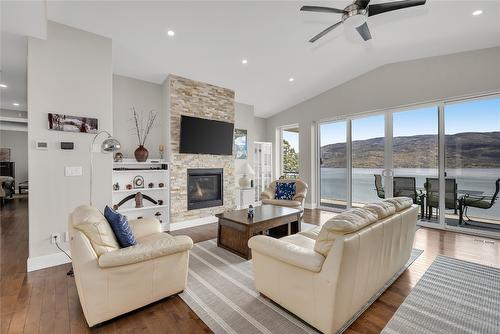 6372 Topham Place, Peachland, BC - Indoor Photo Showing Living Room With Fireplace