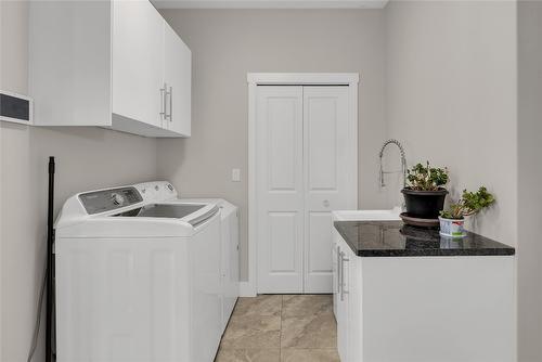 6372 Topham Place, Peachland, BC - Indoor Photo Showing Laundry Room