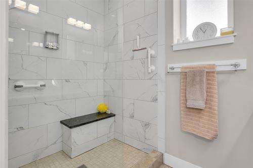 6372 Topham Place, Peachland, BC - Indoor Photo Showing Bathroom