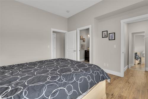 6372 Topham Place, Peachland, BC - Indoor Photo Showing Bedroom