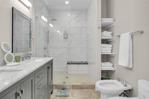 6372 Topham Place, Peachland, BC - Indoor Photo Showing Bathroom