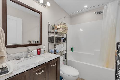 6372 Topham Place, Peachland, BC - Indoor Photo Showing Bathroom