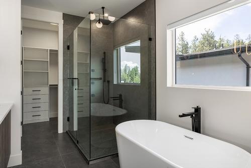 10272 Long Road, Lake Country, BC - Indoor Photo Showing Bathroom