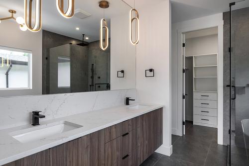 10272 Long Road, Lake Country, BC - Indoor Photo Showing Bathroom