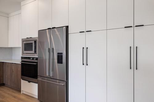 10272 Long Road, Lake Country, BC - Indoor Photo Showing Kitchen