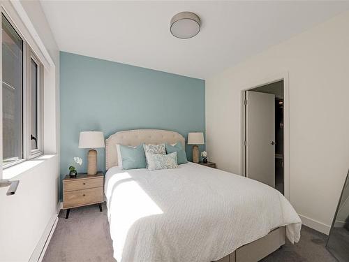 204-838 Broughton St, Victoria, BC - Indoor Photo Showing Bedroom